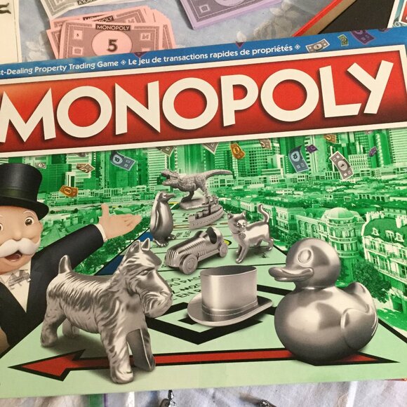 Parker Brothers Other - Monopoly all pieces are there English and French cards are both there excellent